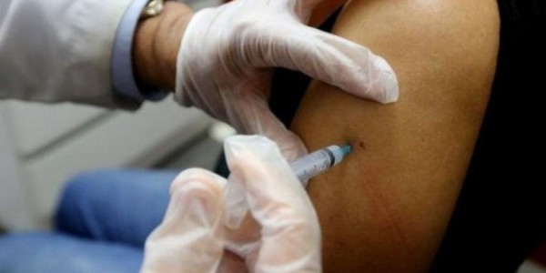 Primeiras crianças começam a serem vacinadas contra a covid-19.